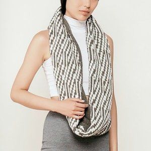 deNada Two-Layer Reversible Infinite Scarf